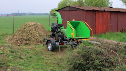 Щепорез бензиновый на шасси с тормозной системой  LS 100/27 CB